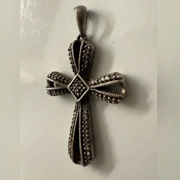Vintage 925 Sterling Silver Marcasite Religious Cross
Pendant - Picture 2 of 11
